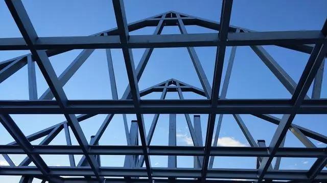 2025年建筑资质如何办理延期?